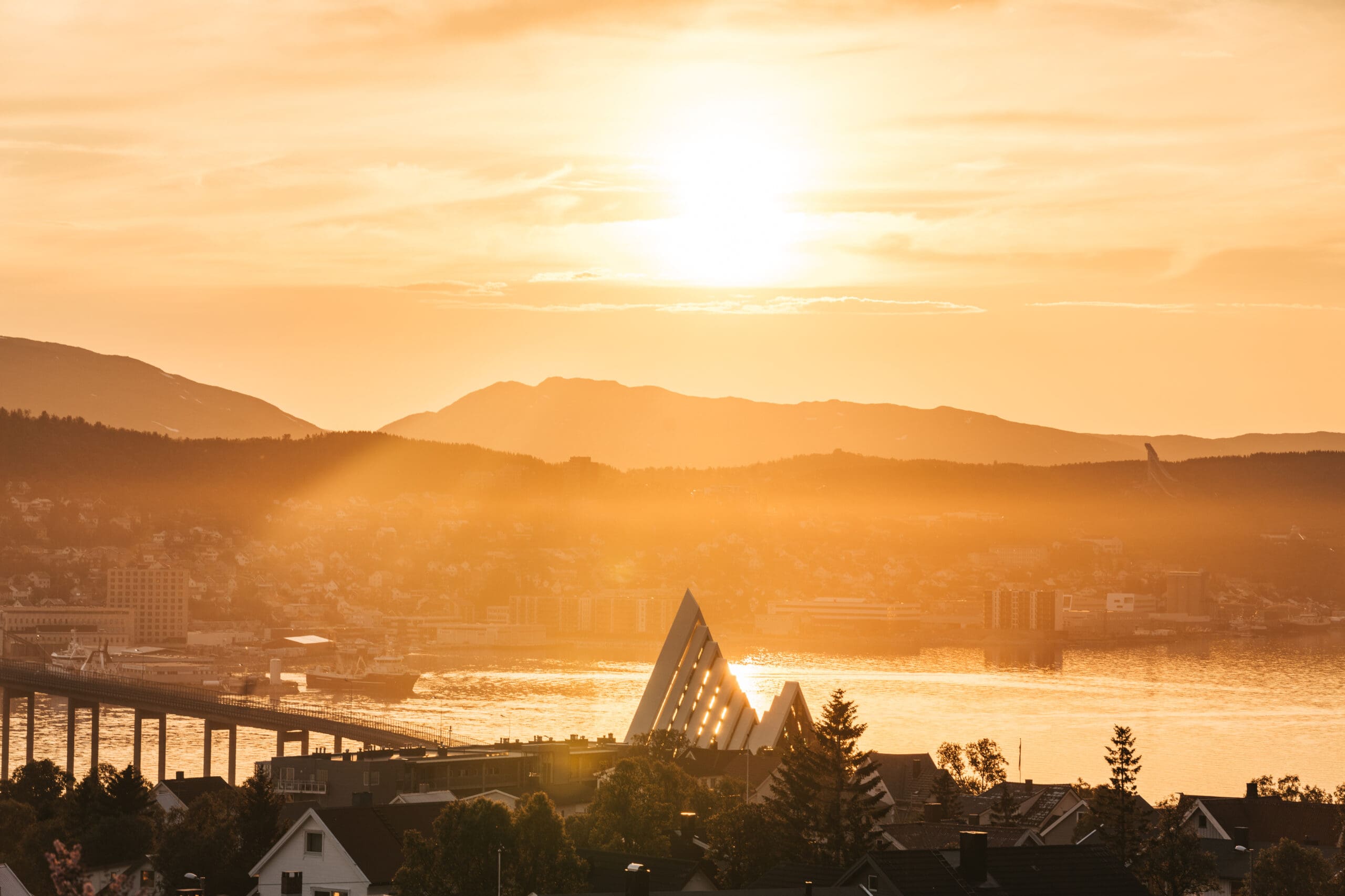 Ishasvkatedralen - By David Jensen. Nord-Norge.com